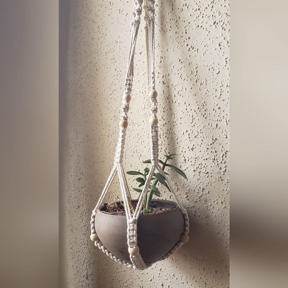 🍓 EVERYTHING $5 🍓 Macrame plant hanger NWOT